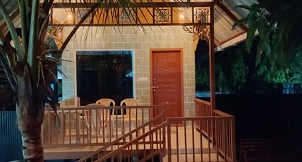 Moons Mirror Resort Room Type - Tin Roof Cottage