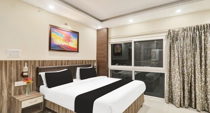 Super Townhouse Kankarbagh Formerly Kunwar Alcajars Room Type - Super Deluxe Room