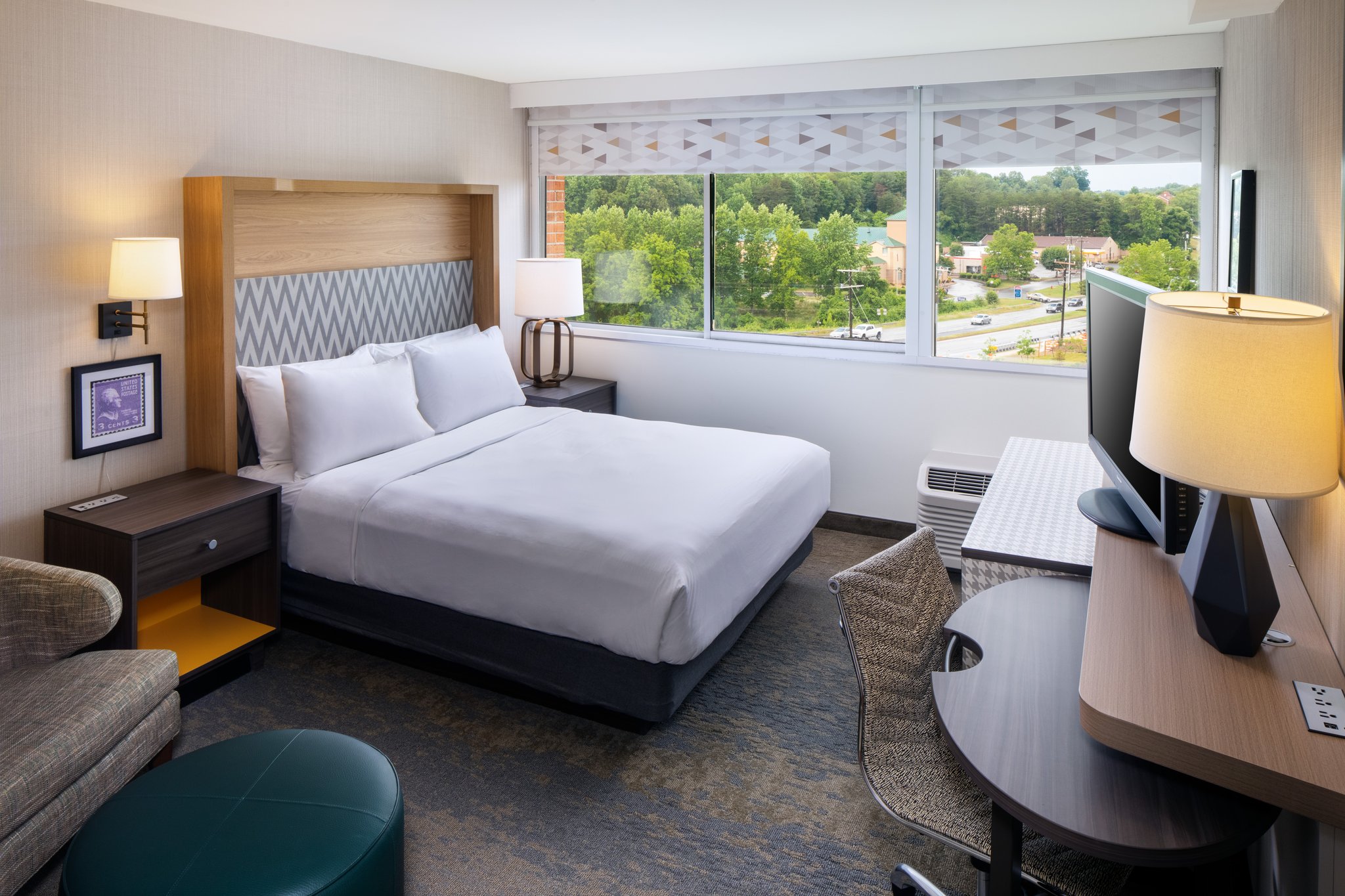 Holiday Inn Charlottesville-Monticello - Tap to explore photos