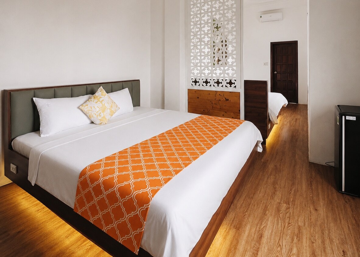 Collection O Queen Hotel Central Hue - Tap to explore photos