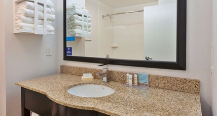 Hampton Inn Cincinnati Airport - North Room Type - KING STUDY-NON SMOKING