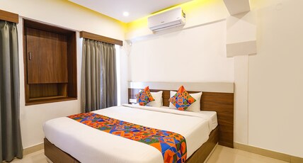 FabHotel Royal N Comforts Room Type - Deluxe Room