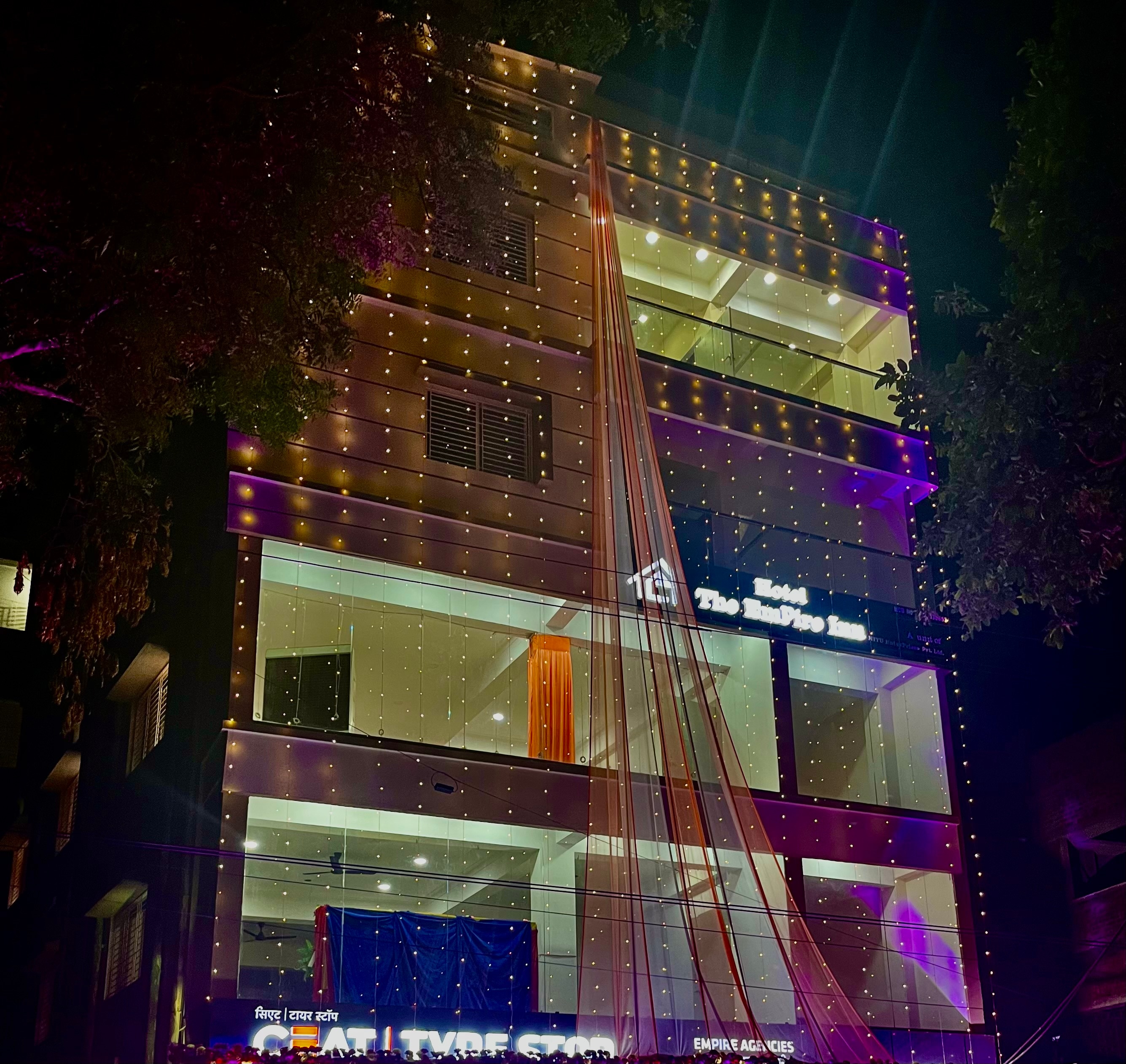 Hotel The Empire Inn - Tap to explore photos