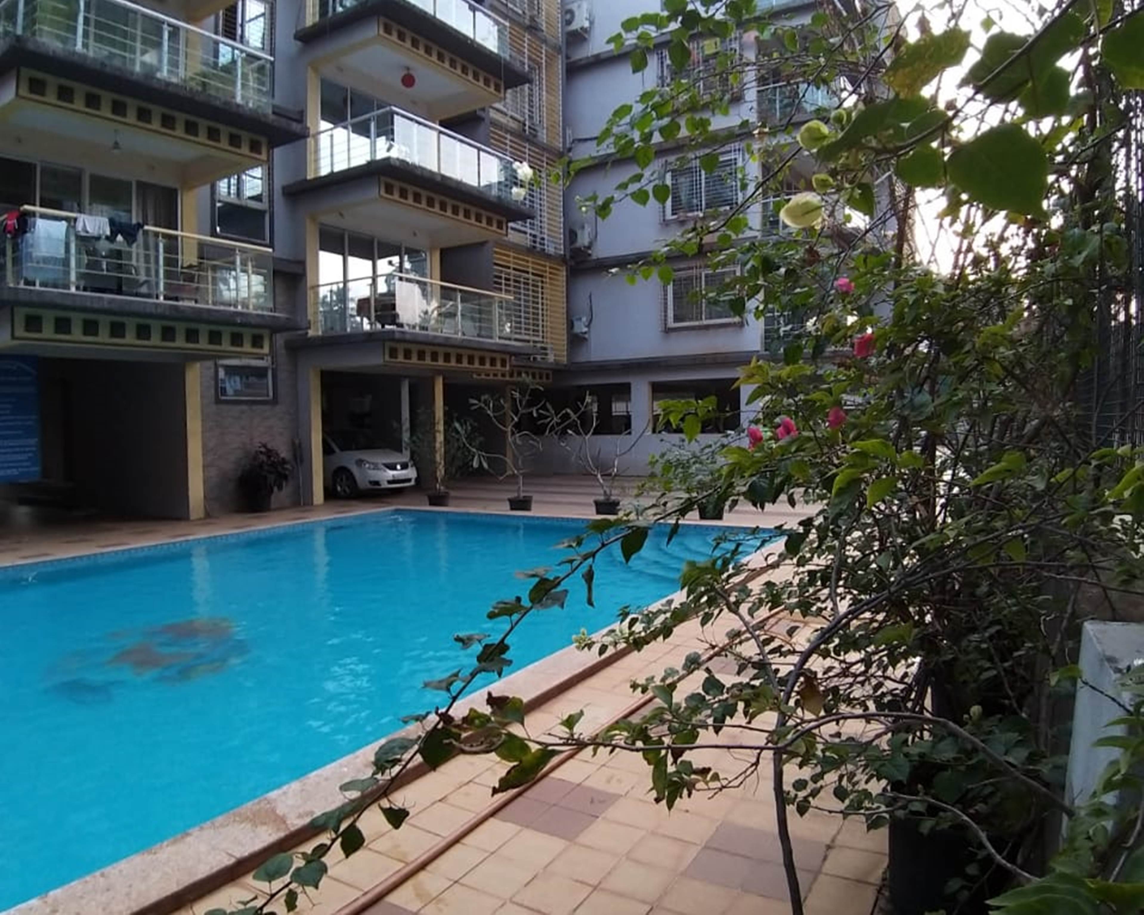 Spacious 2 BHK Apartment with Pool in Candolim - Tap to explore photos