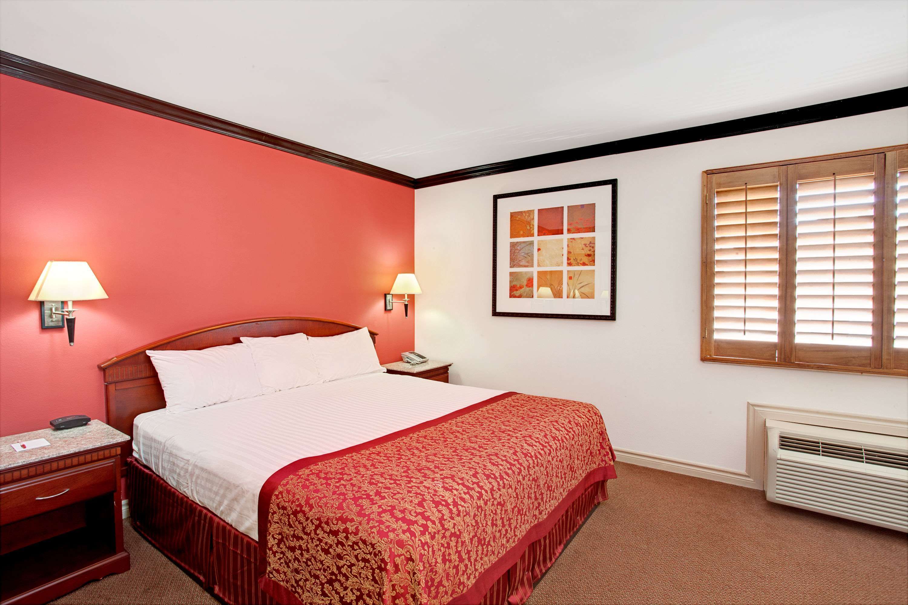 Ramada by Wyndham Pasadena - Tap to explore photos