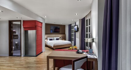 Mercure Hanoi La Gare Room Type - Privilege room, city view - 1 double bed and sofa bed Mercure Hanoi La Gare Room Type - Privilege room, city view - 1 double bed and sofa bed