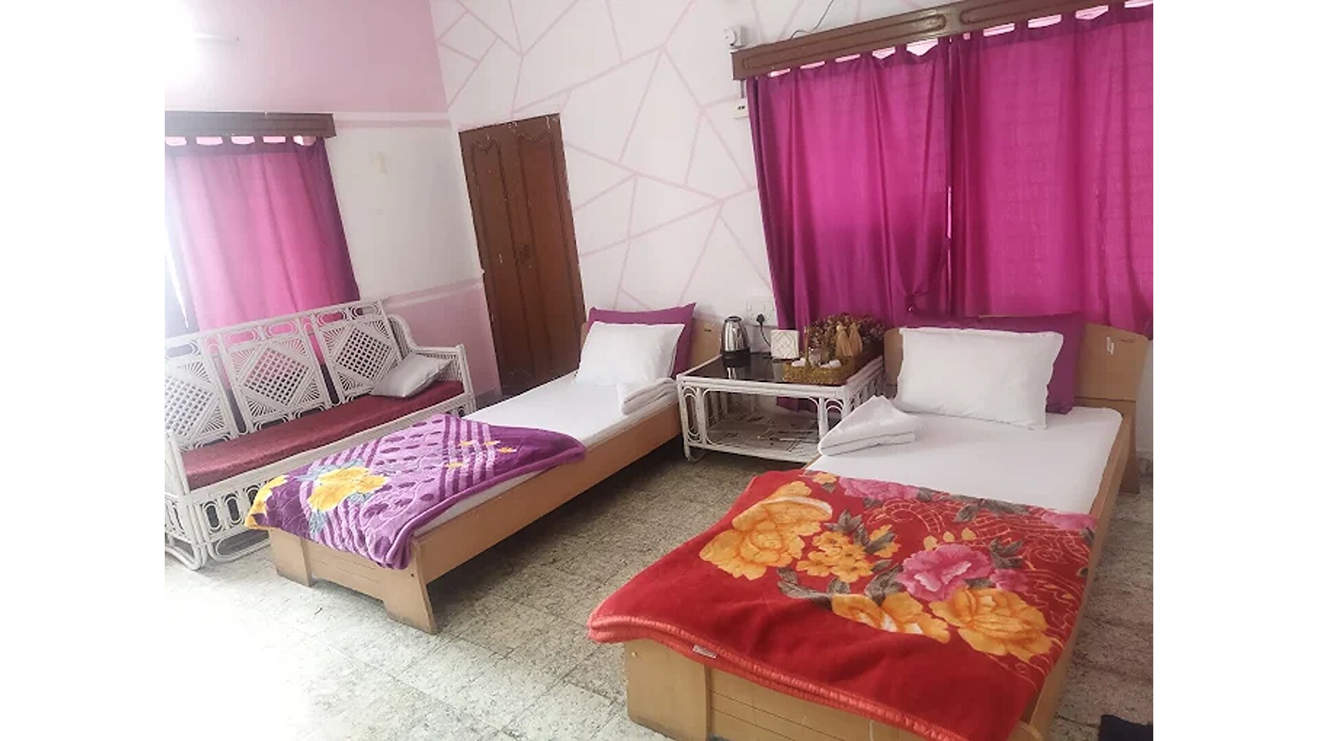 Anne's Homestay in Salt lake Sector 3 - Tap to explore photos