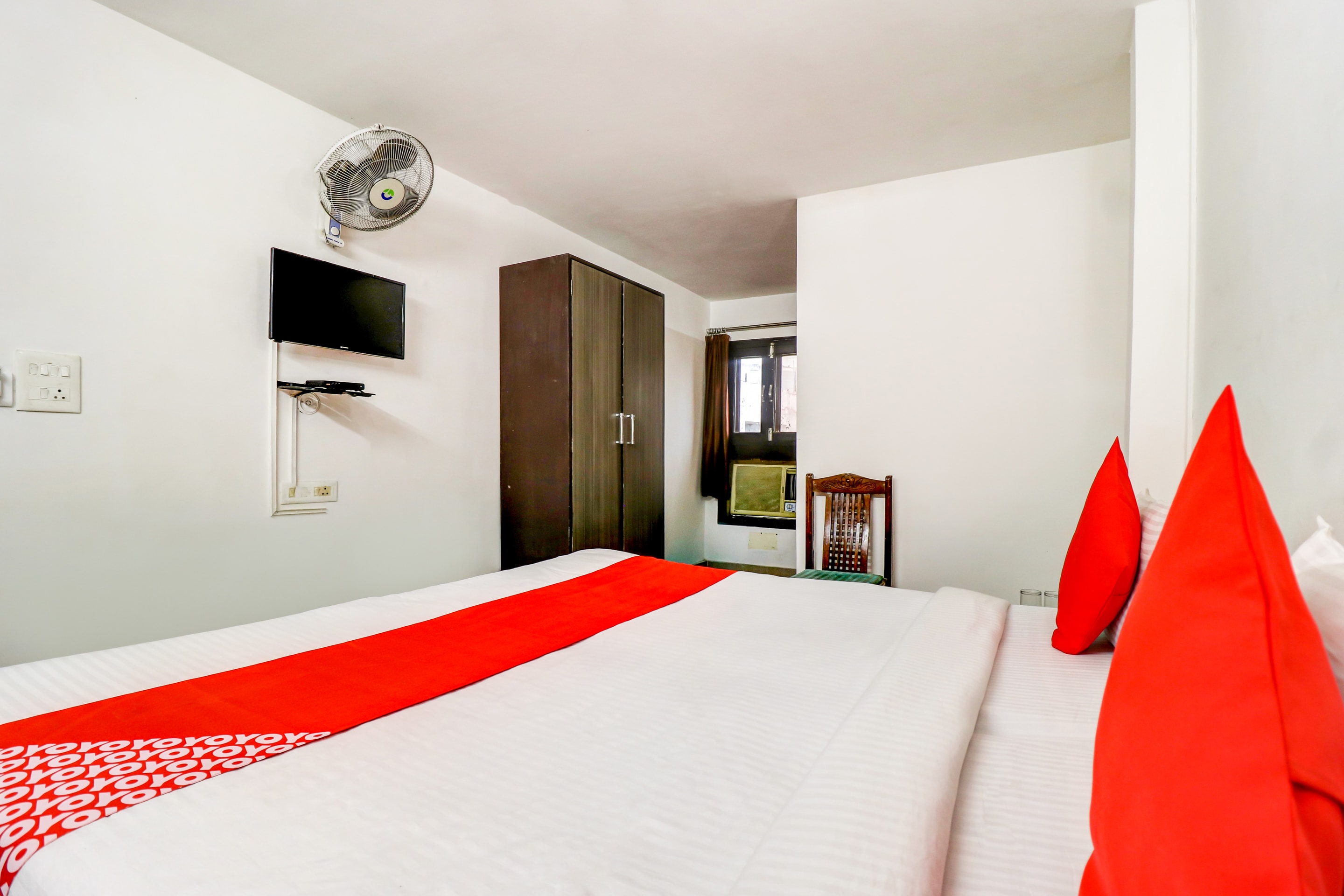 Hotel O by OYO Dhruv Inn - Tap to explore photos