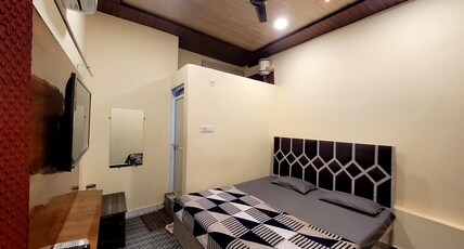 Shree Pallav GuestHouse Room Type - Classic Room 