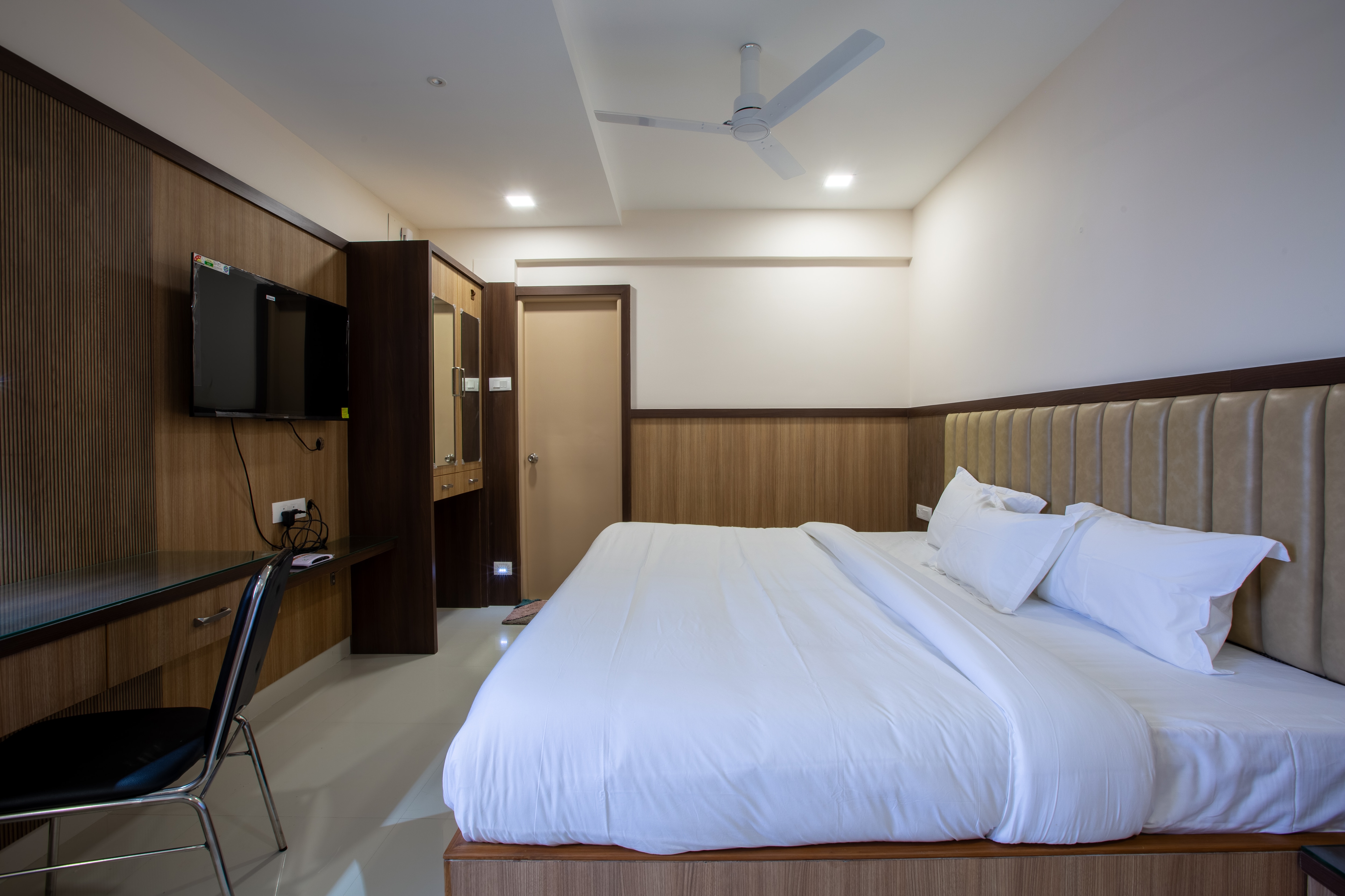 HOTEL PRM ARUNA ARCHADIA - Tap to explore photos