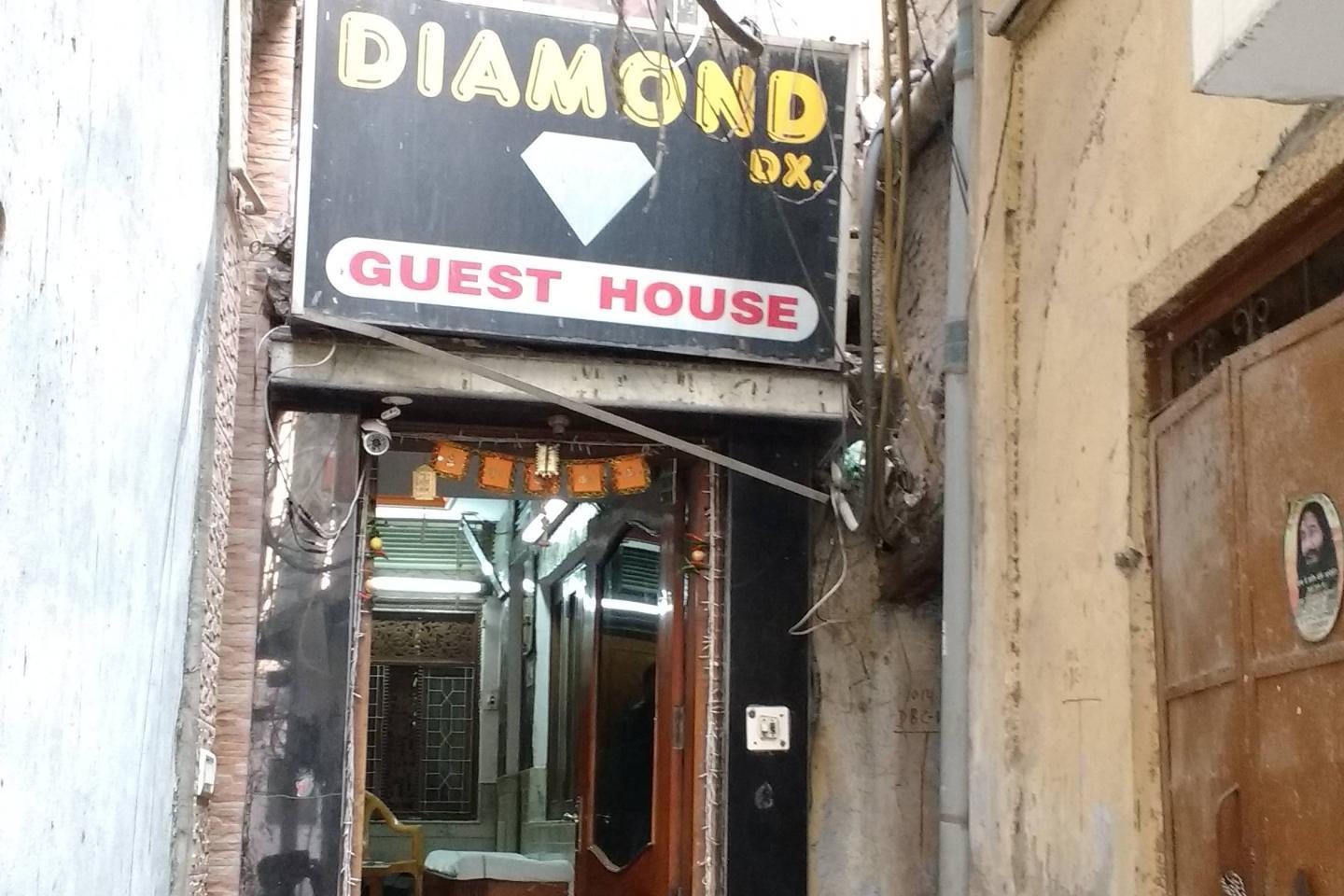 Diamond Deluxe - Tap to explore photos