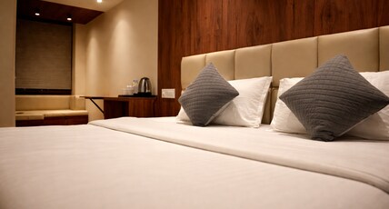 Hotel Regal Crest Room Type - Deluxe Room