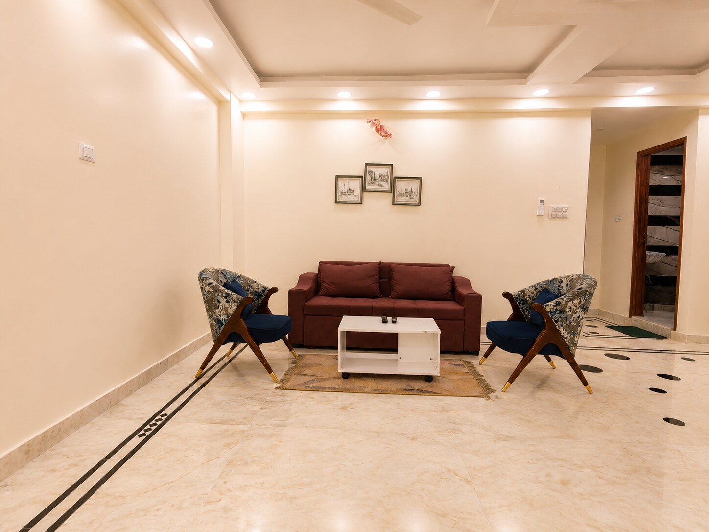 Homlee Parampara 4BHK Central DEL Lift Parking - Tap to explore photos