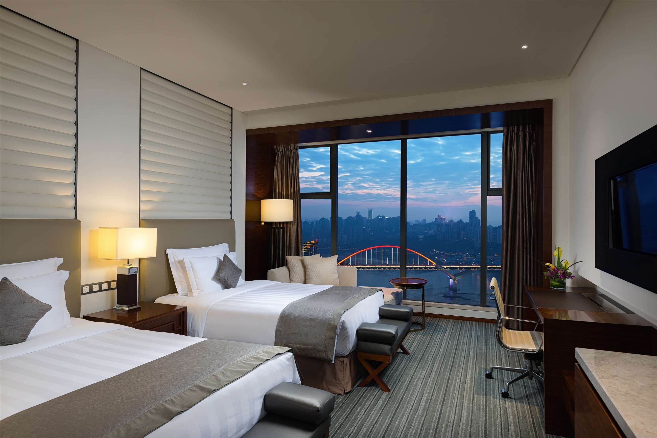 Radisson Blu Plaza Chongqing - Tap to explore photos