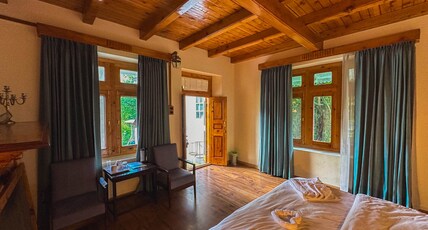 The Sunshine Heritage | Rooms & Restaurant Room Type - Double Bedroom With Mountain View