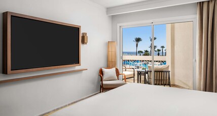 DoubleTree by Hilton Sharks Bay Resort Room Type - KING ROMANTIC SUITE