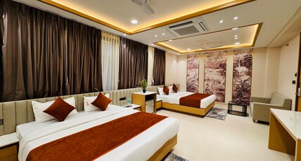Hotel Satya Shree Room Type - Deluxe Family Suite