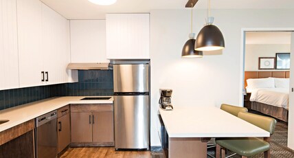 Staybridge Suites DENVER NORTH - THORNTON Room Type - 1 King 1 Bedroom Suite Mobil Access Tub
