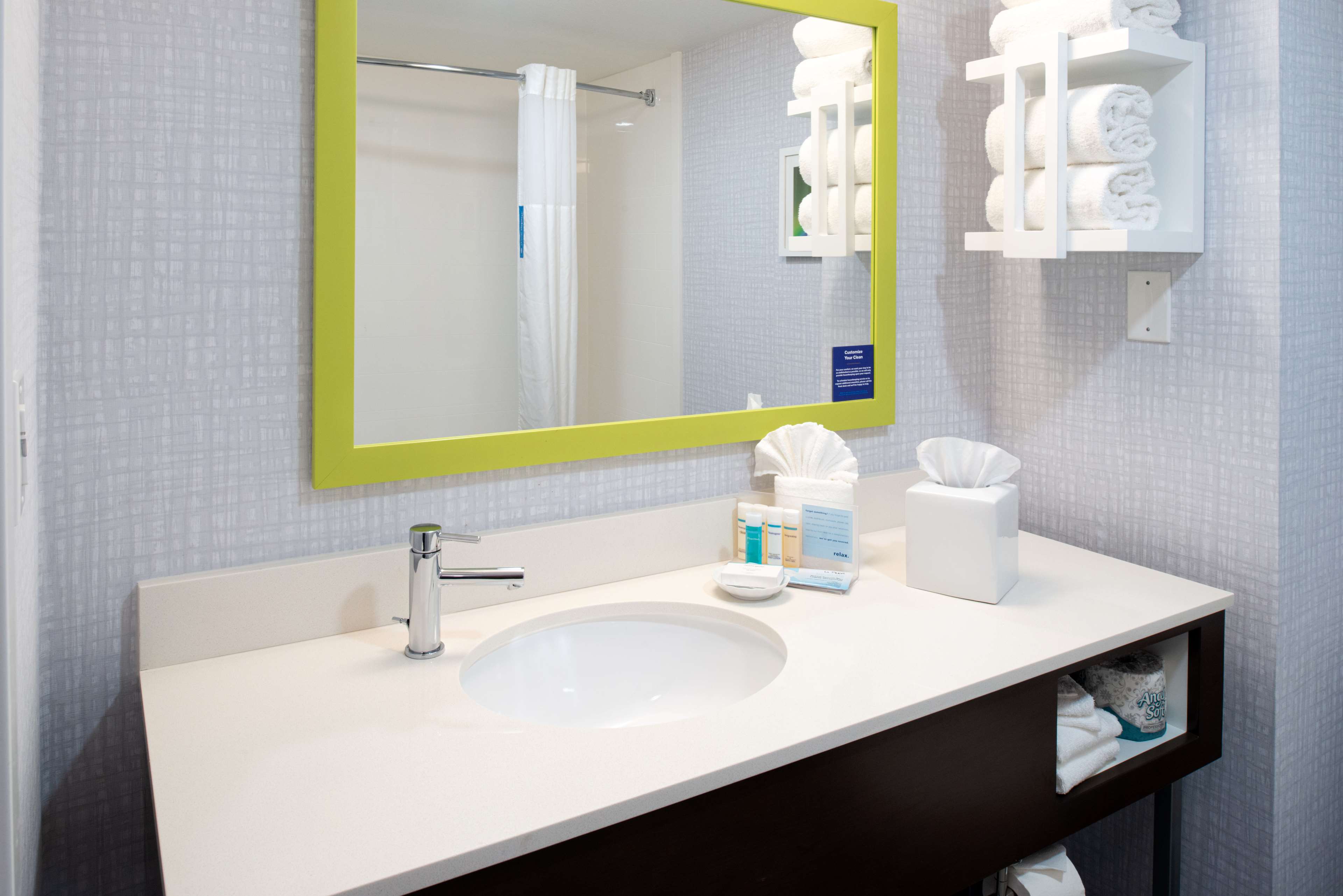 Hampton Inn Sfo Daly City - Tap to explore photos