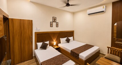 Hotel JK Palace Room Type - Deluxe AC Room Hotel JK Palace Room Type - Deluxe AC Room