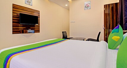 Kaizen Stays & Resto Room Type - Deluxe Room AC