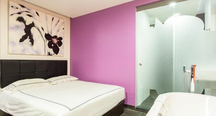 Venue Hotel Room Type - Premier Room 1 Queen Bed