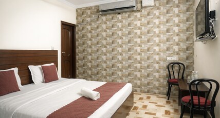 Hotel Majestica 22 Room Type - DELUXE ROOM