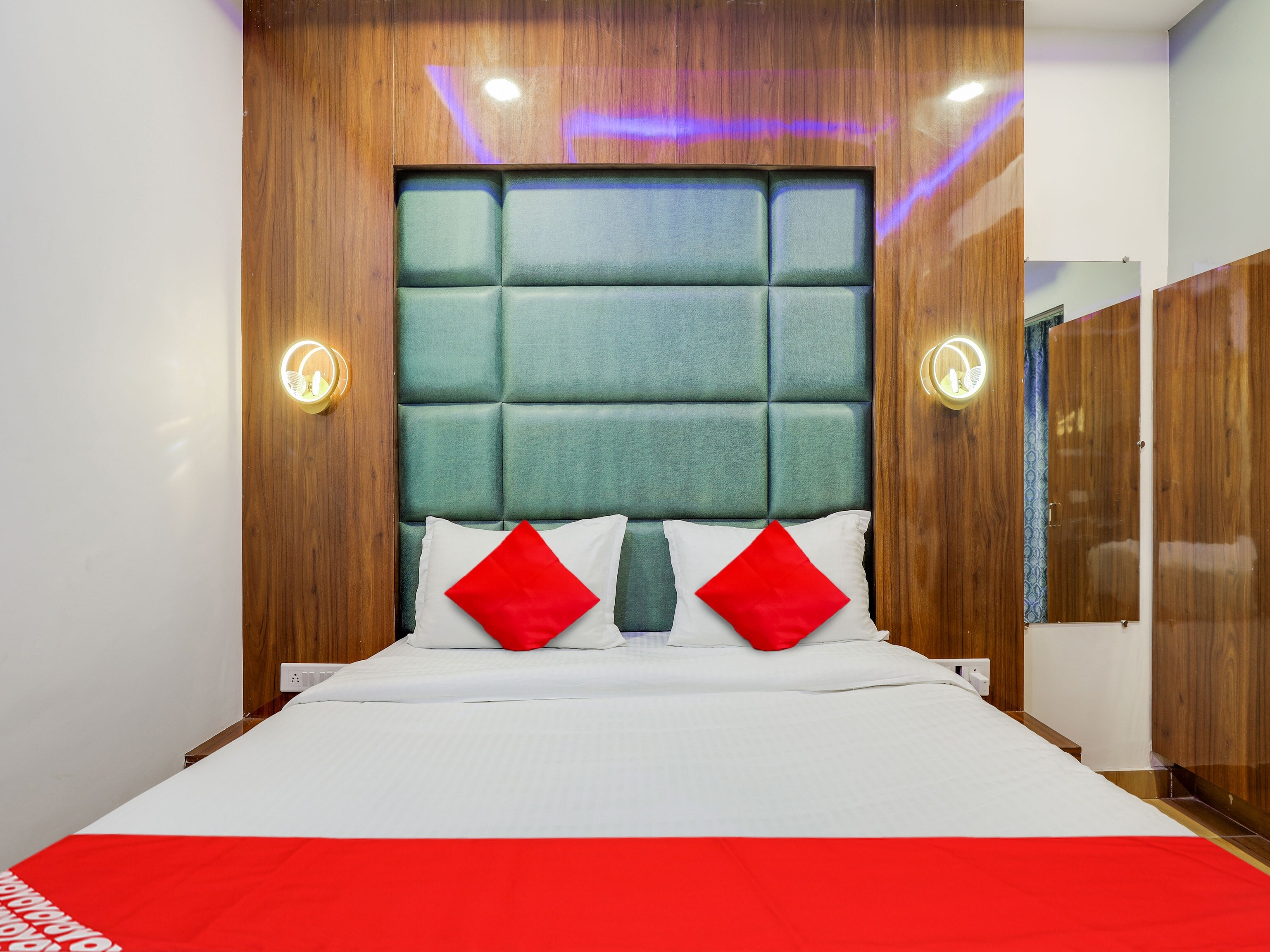 Hotel O by OYO Bhanu Villa - Tap to explore photos