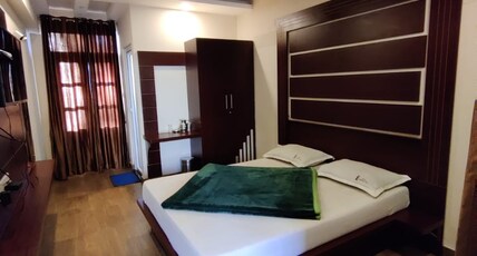 Hillside Residency Room Type - Luxury Room with city view