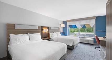 Holiday Inn Express & Suites MARINETTE Room Type - 2 Queen Standard Mobility Accessible Tub