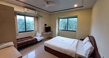 Hotel Blue Valley Room Type - Family triple bedded AC Room
