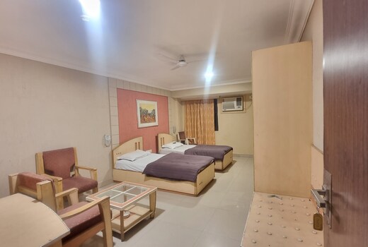 Hotel Apollo.