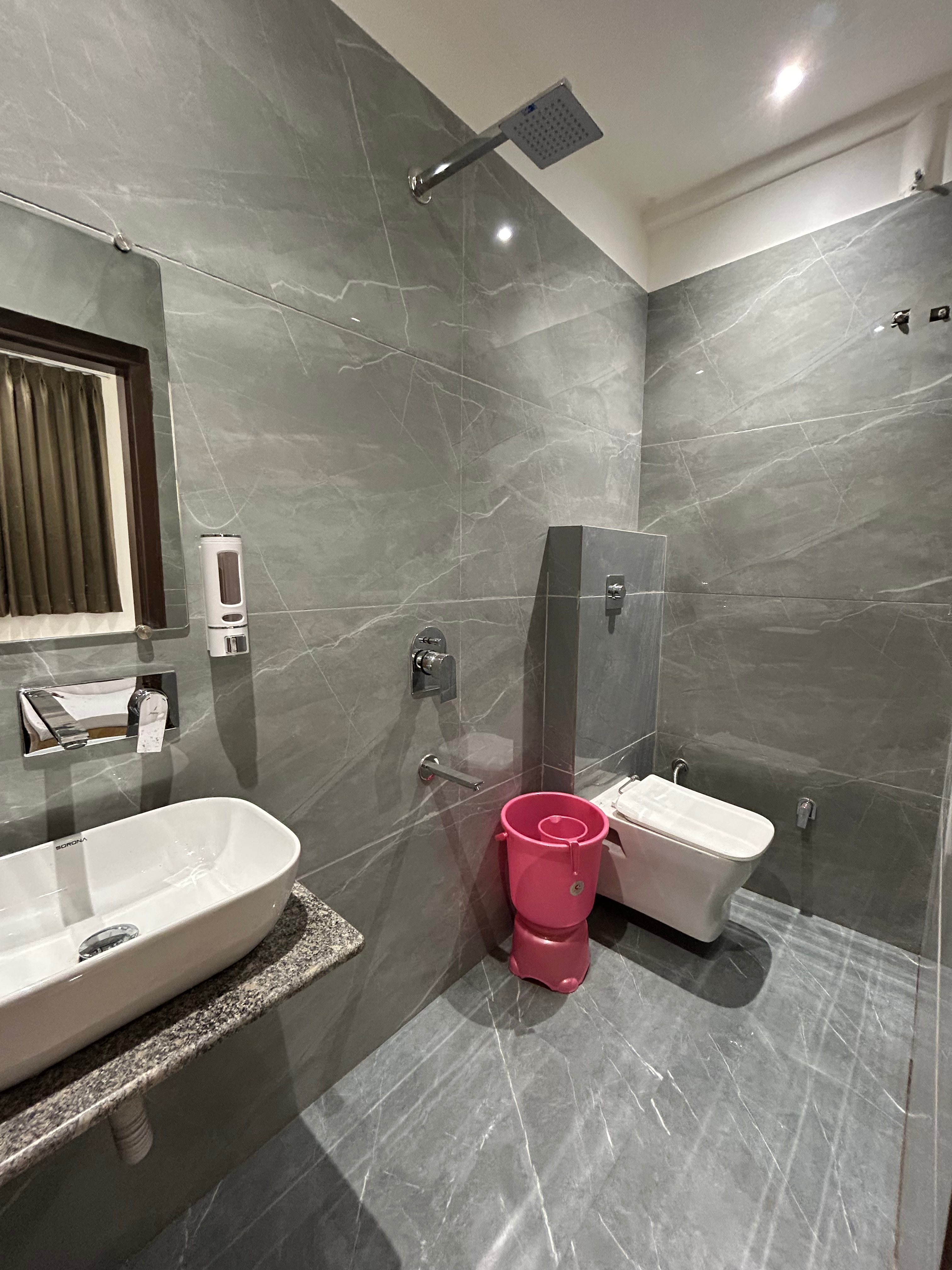 Hotel RS Inn Near Golden Temple - Tap to explore photos