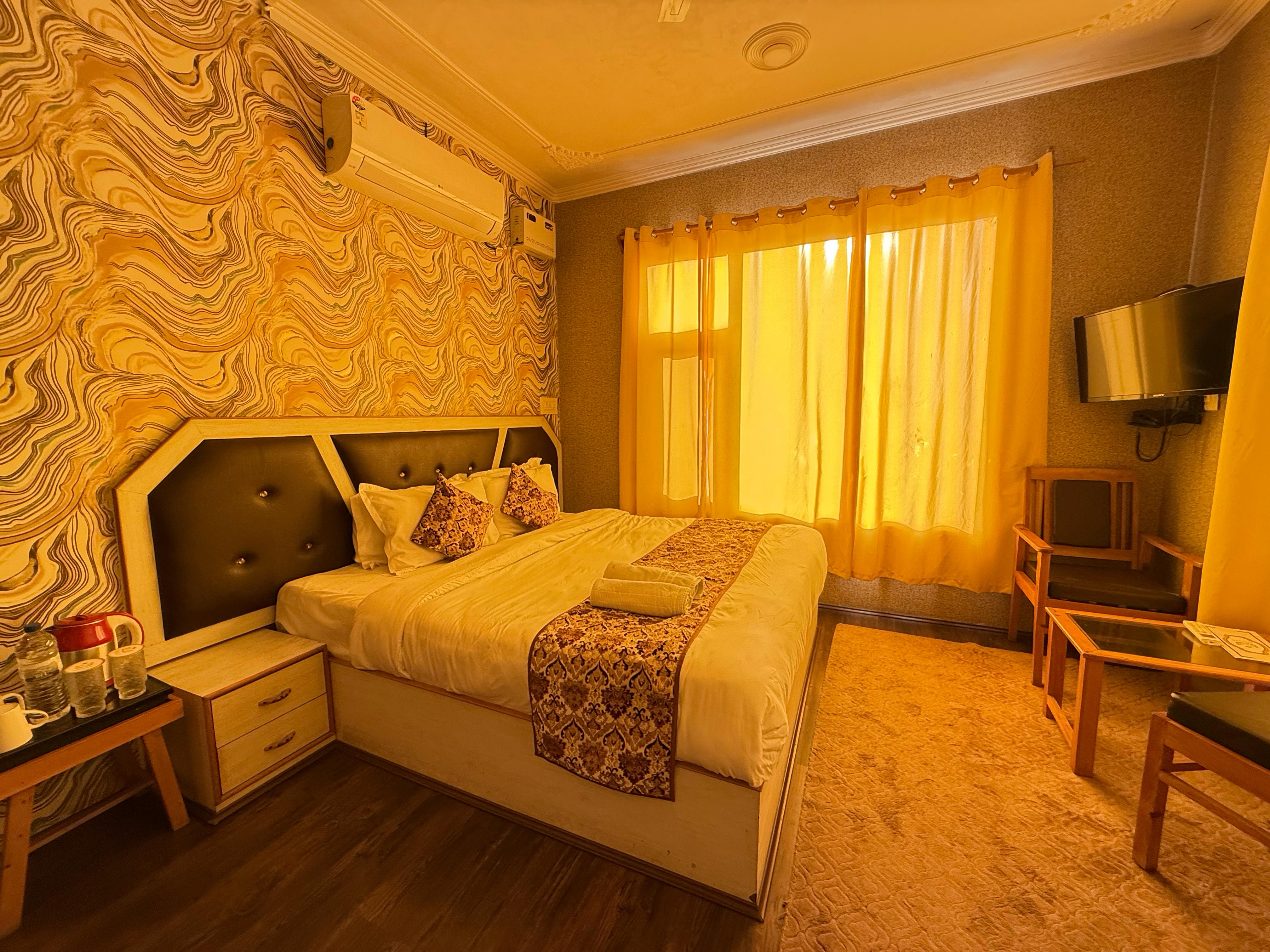 Hotel Rozan Jaai - Tap to explore photos