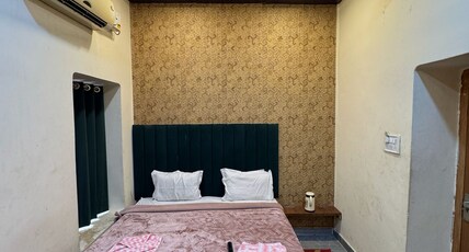 HOTEL DUBEY HERITAGE Room Type - Standard Double Room with Common Washroom