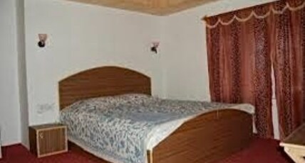 CALM HOLIDAY INN Room Type - LAKE VIEW WITH BALCONY 301