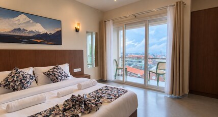 Kynjing Suites Room Type - Superior Queen with Balcony Kynjing Suites Room Type - Superior Queen with Balcony