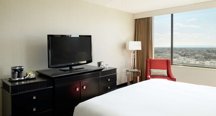 DoubleTree by Hilton Hotel Los Angeles Downtown Room Type - 1 KING HEARING ACCESSIBLE