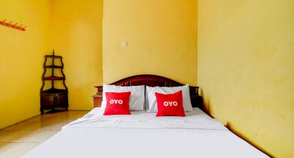 Hotel O Wisma Al-fahmi Syariah Room Type - Indonesia Standard Double Hotel O Wisma Al-fahmi Syariah Room Type - Indonesia Standard Double