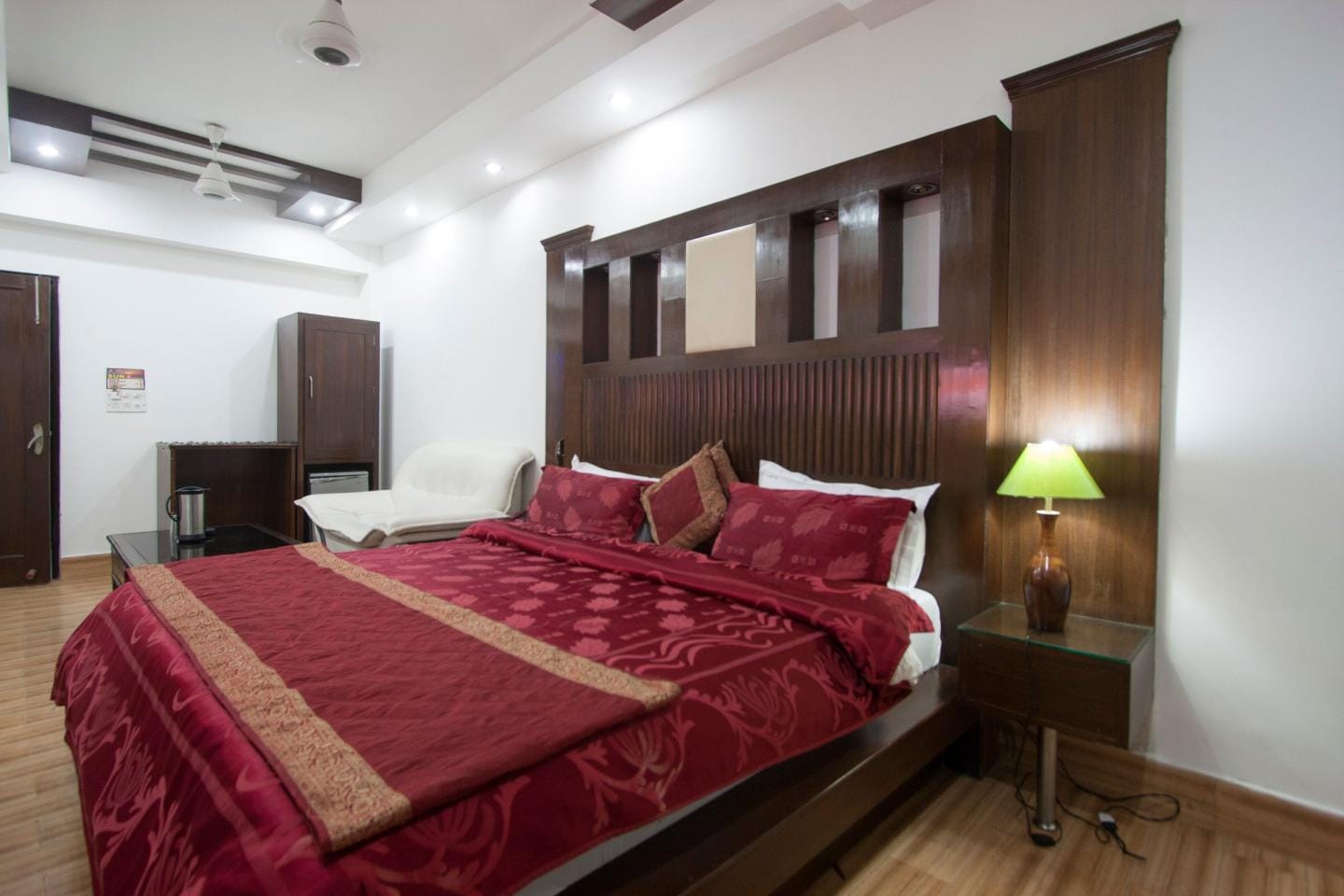 Hotel Sun International- Budget Hotel near New Delhi Railway Station - Tap to explore photos