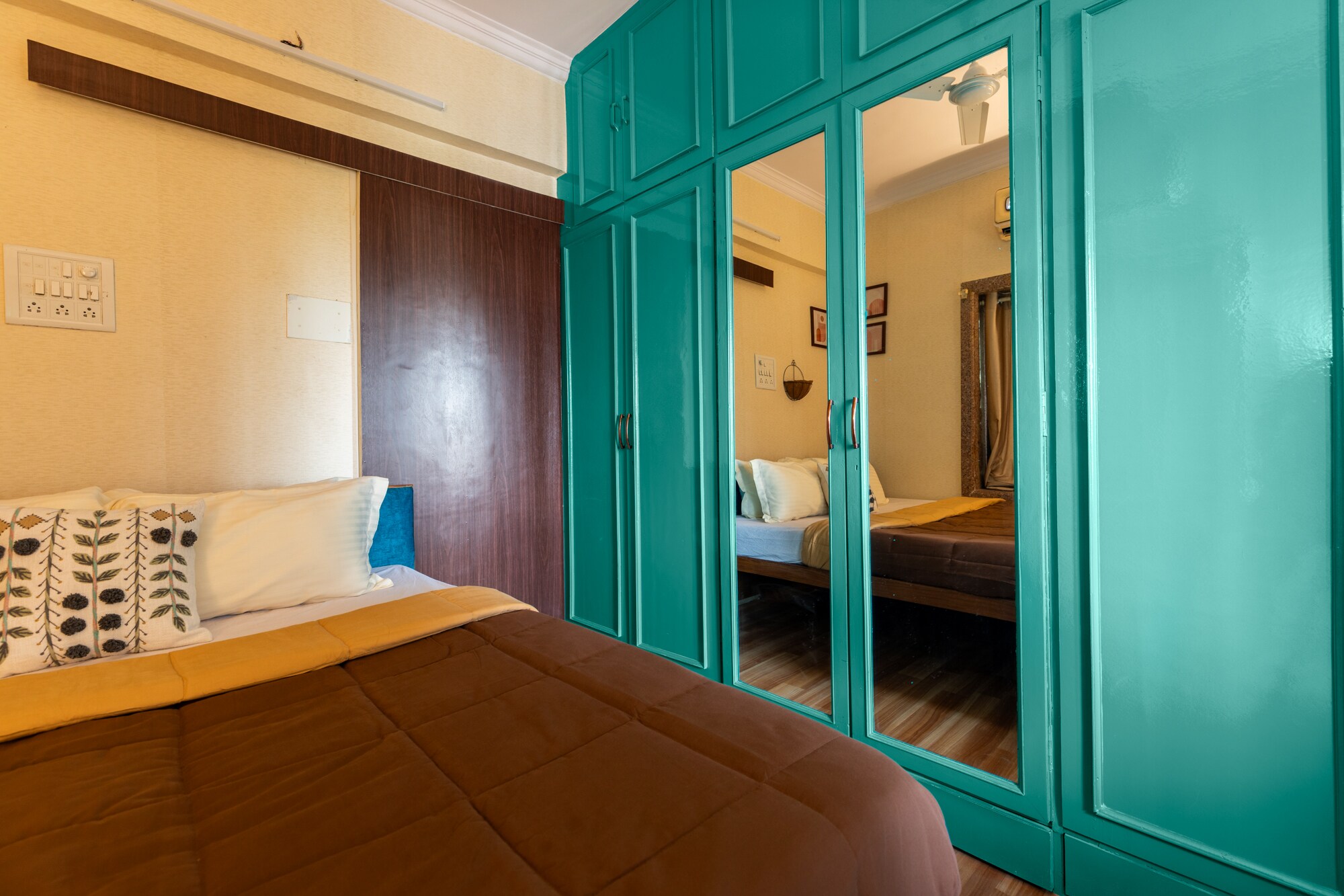 Budget friendly 2bhk in Bandra - Tap to explore photos