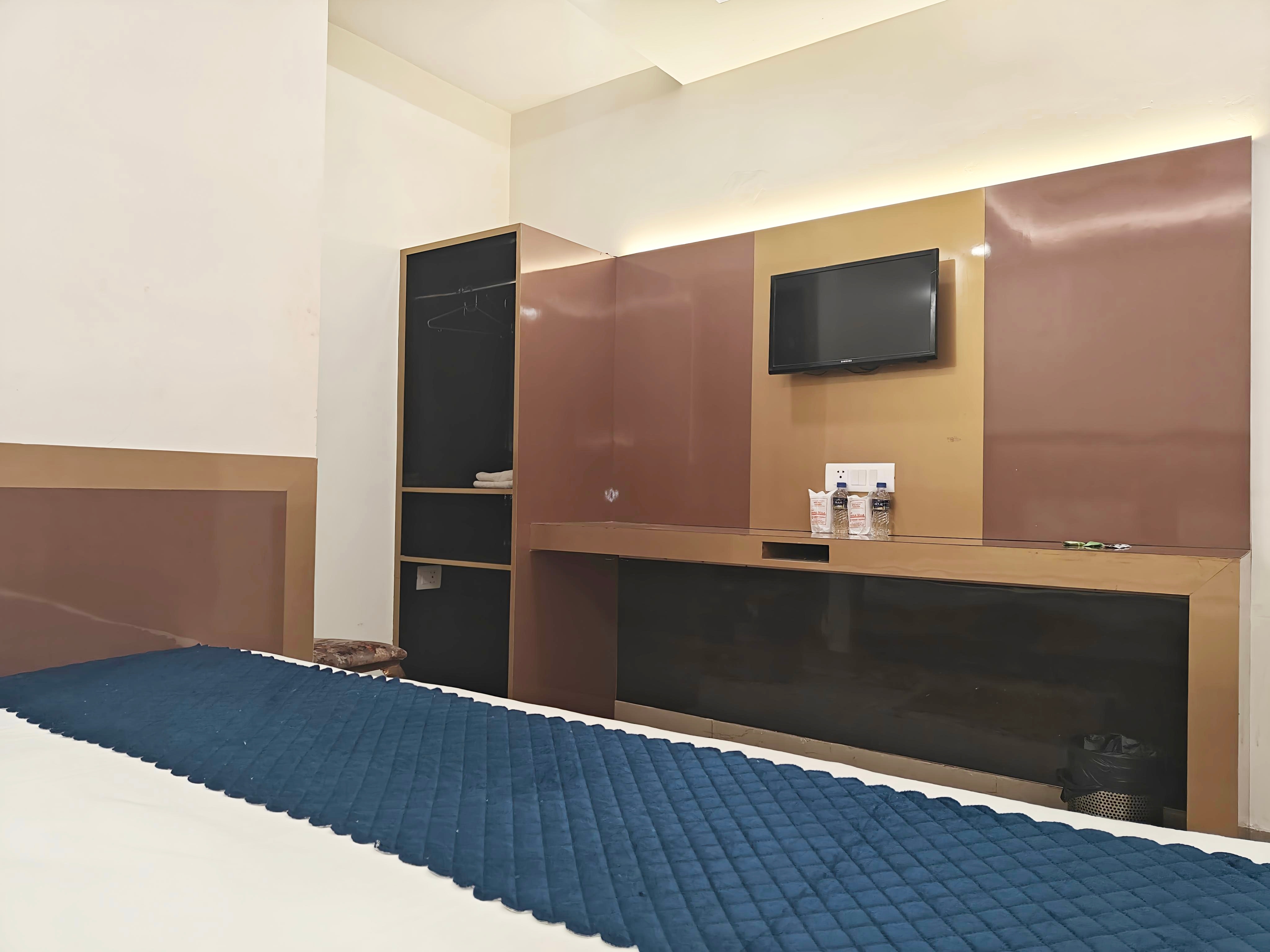 Hotel Apple Villa @ Paharganj - Tap to explore photos
