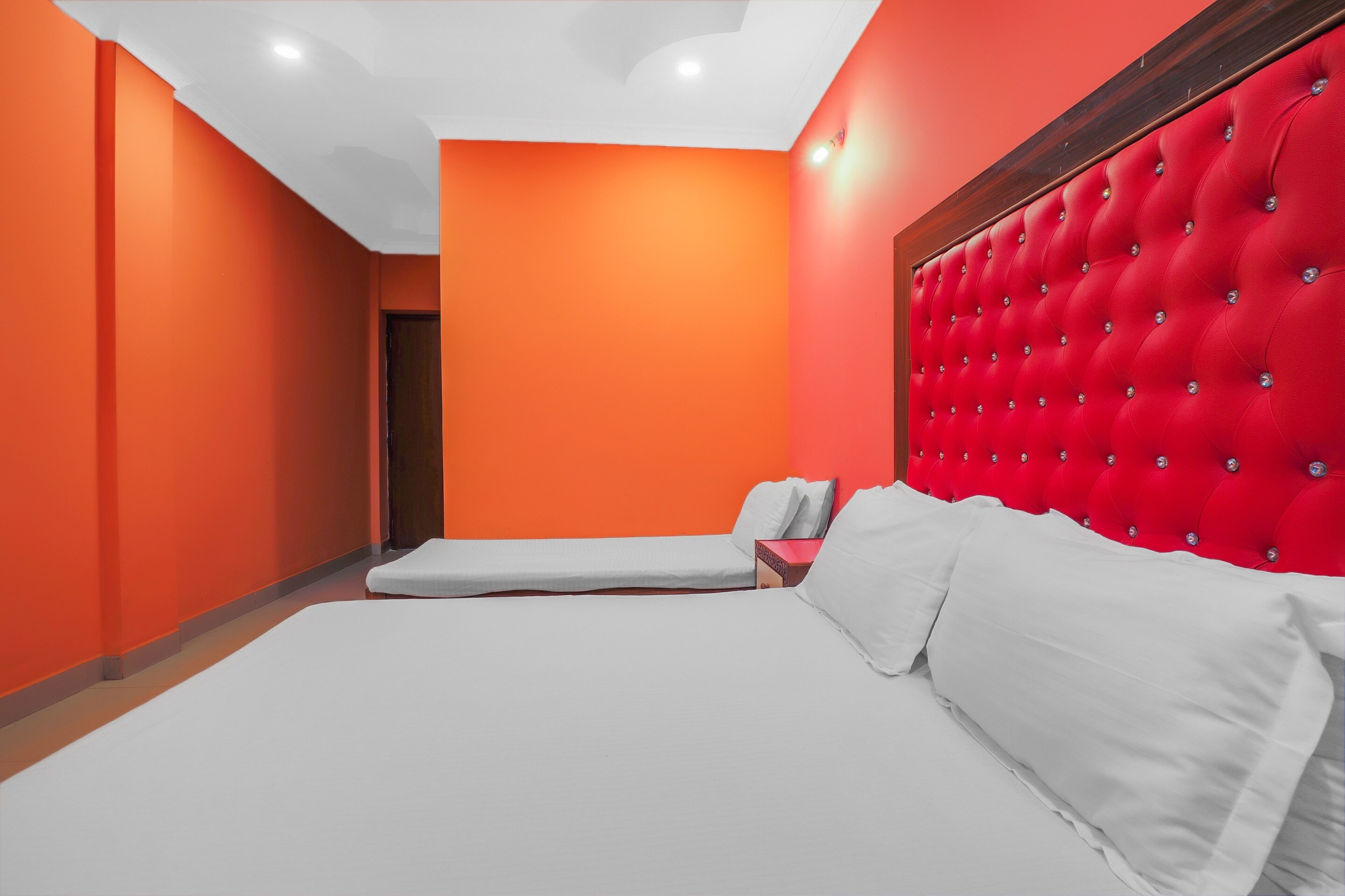 Hotel O Mir Palace Calangutu beach - Tap to explore photos