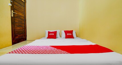 Hotel O Wisma Al-fahmi Syariah Room Type - Saver Double Hotel O Wisma Al-fahmi Syariah Room Type - Saver Double