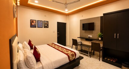 Hotel Aaradhya Residency Room Type - Deluxe Room