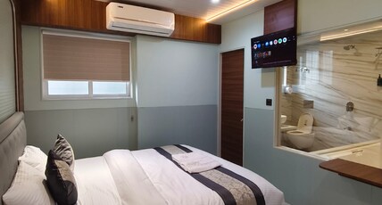 Mi Residency Lodging And Boarding Room Type - Suite Room With Bathtub