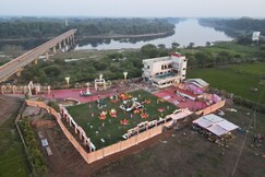 The Costa Resort with Pool and River View