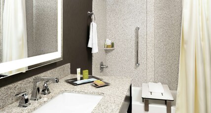 El Conquistador Tucson, A Hilton Resort Room Type - 1 KING POOL VW ACC BATHTUB