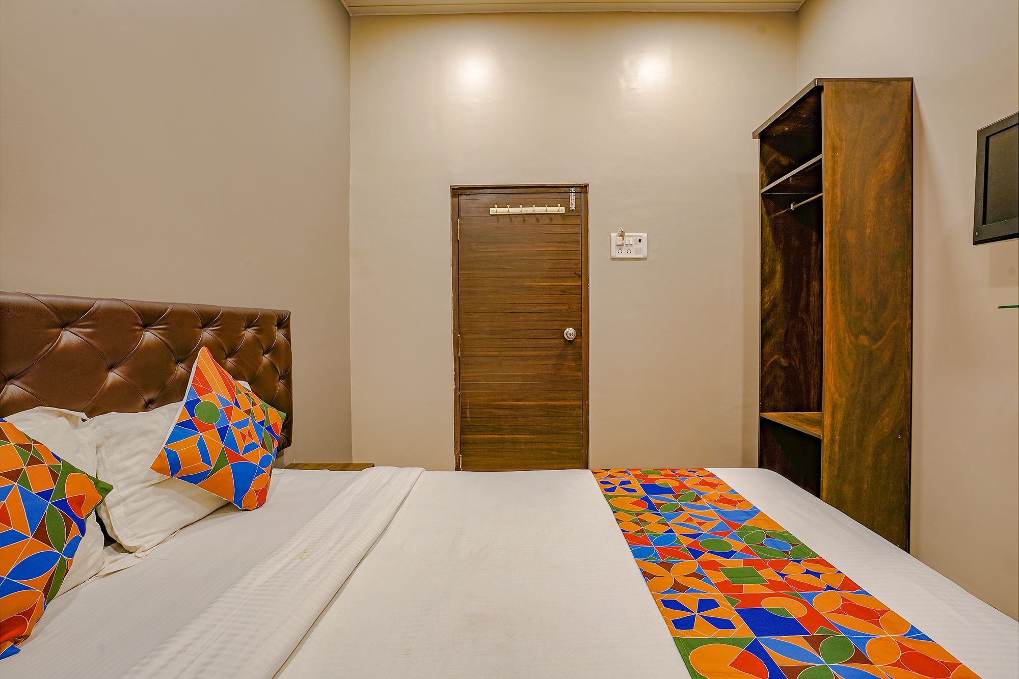 FabHotel Comfort Stay - Tap to explore photos