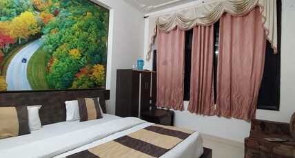 Hotel Shri Radhey Radhey Room Type - Triple Room